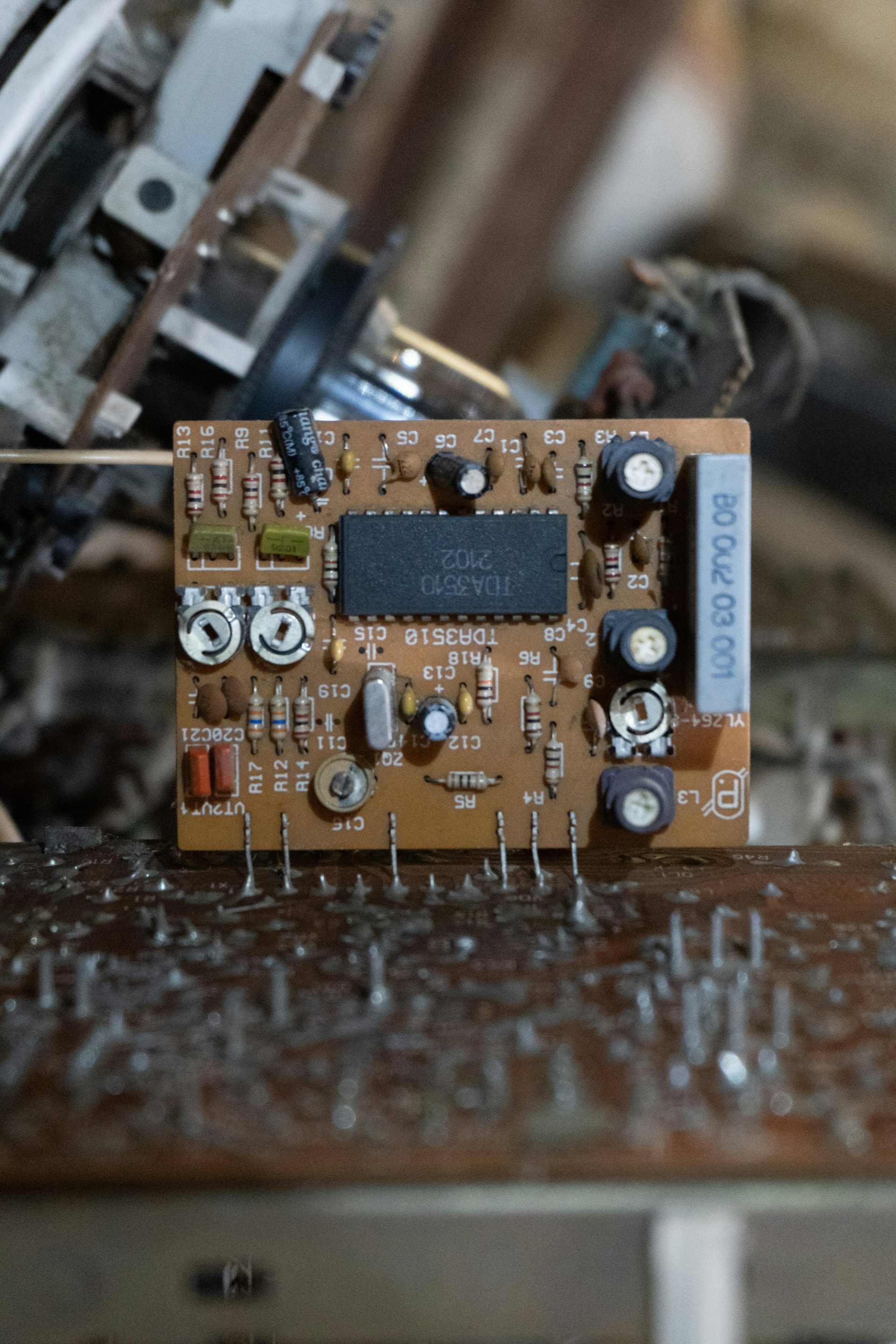 Nahaufnahme einer alten elektronischen Leiterplatte
